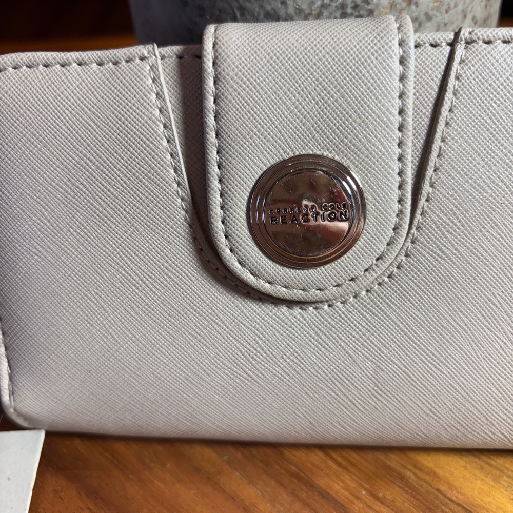 Kenneth Cole Reaction Cream Wallets Textured Leather